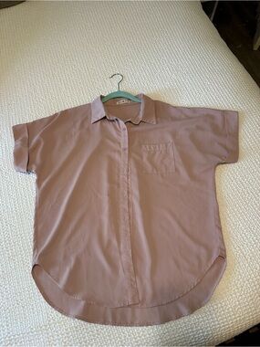 Casual Short-Sleeve Button-Up Shirt in Dusty Rose